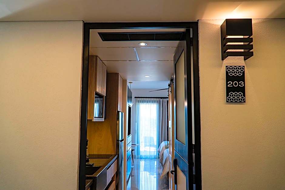 Flamboyan Hotel & Residences