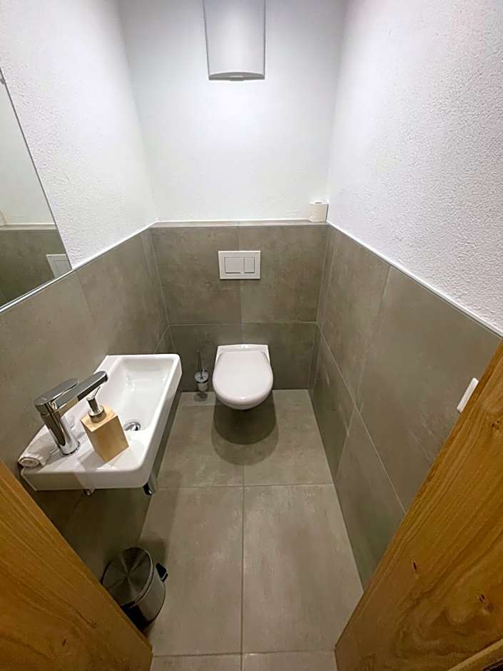 Photo 1 of 6 of Apartment