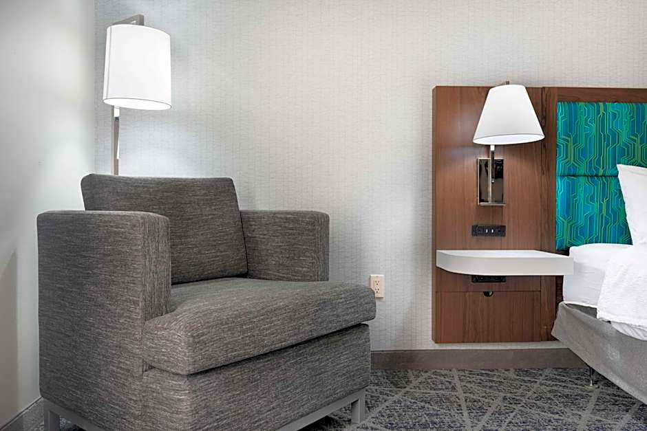 Hampton Inn By Hilton And Suites Tulsa Central