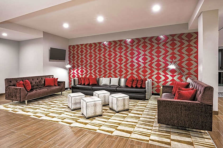 La Quinta Inn & Suites by Wyndham San Antonio by AT&T Center