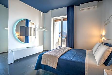 Double Room with Balcony and Sea View