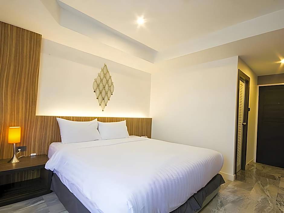 Dragon River Avenue Hotel