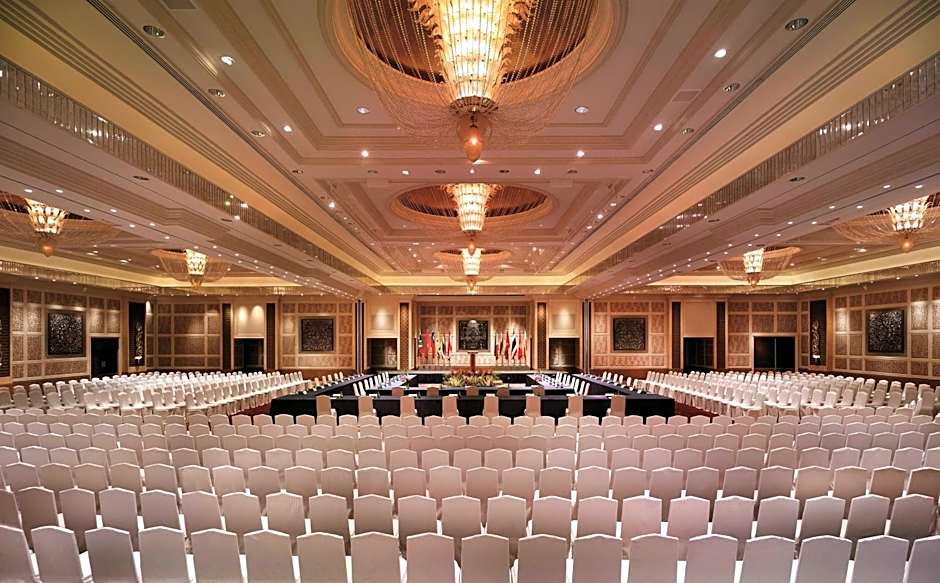 Makati Shangri-La, Manila