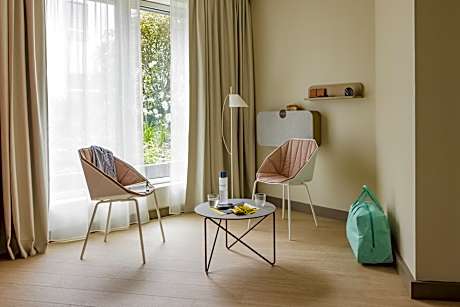 Premium Room snacks & drinks self service in the Lounge Club (1 Queen Bed)