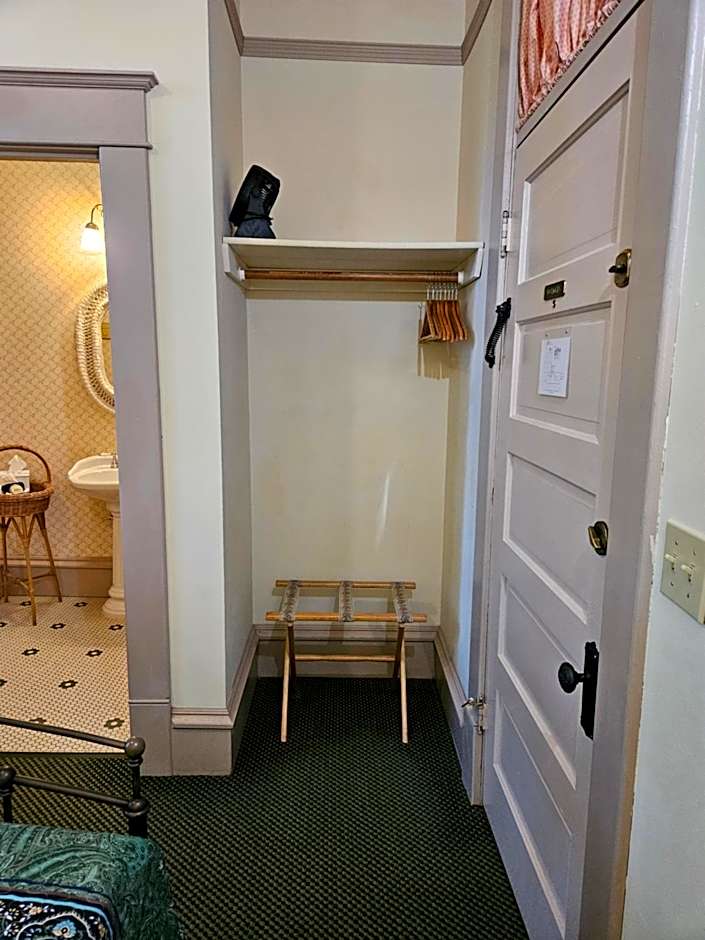 Hotel Planter