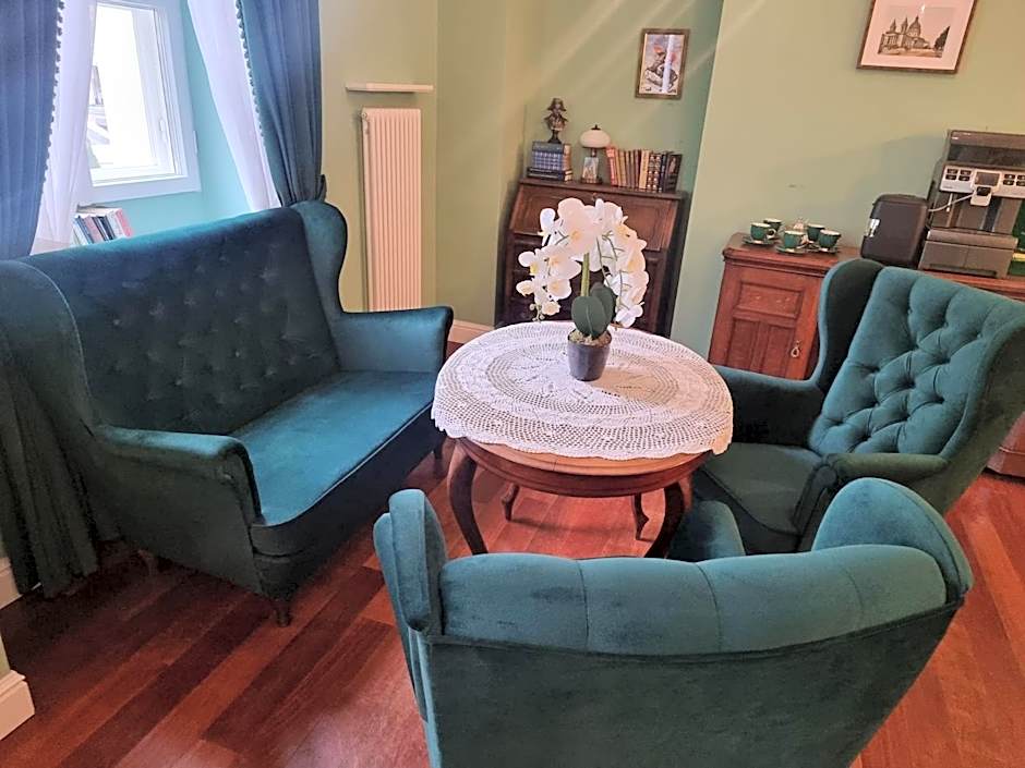 Tiffi Old Town Hotel