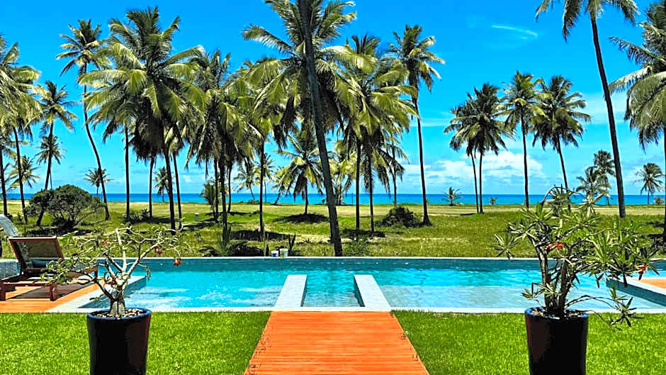 Oceanfront Mansion with 8 Suites in Praia do Forte