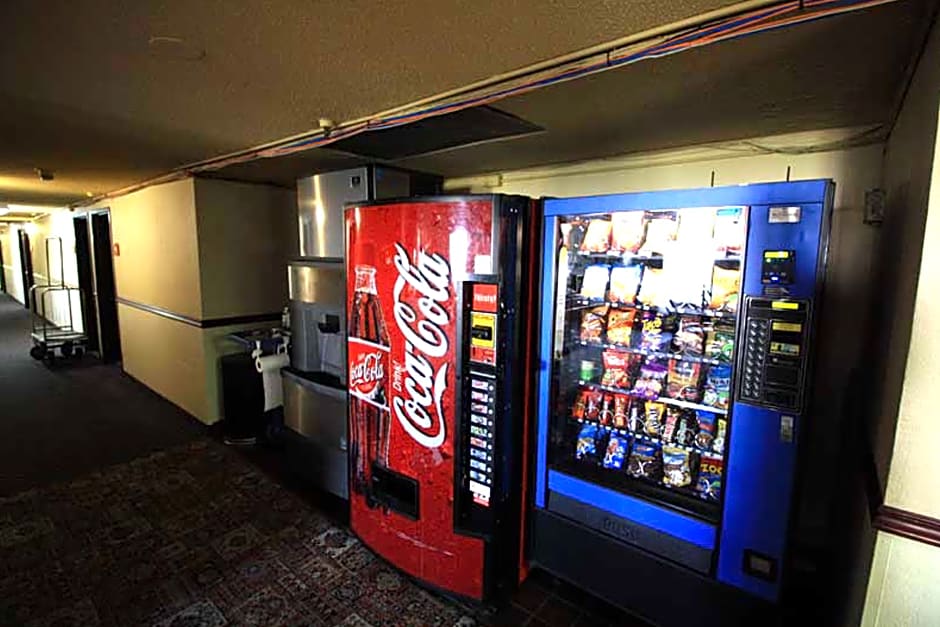 Norwood Inn & Suites - Roseville
