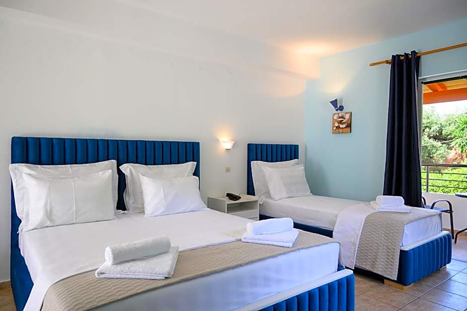 Crystal Blue Hotel, Barbati