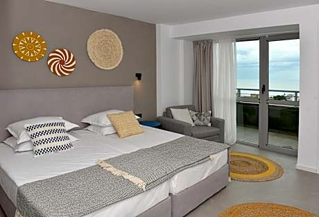 Standard Twin Room with Sea View