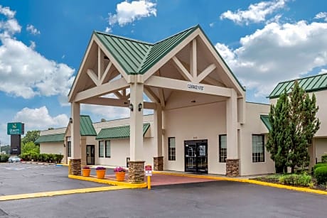 Quality Inn & Suites Hanes Mall