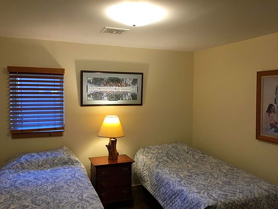 Creekside Downtown Vacation Suites, Only Adults 25 or older