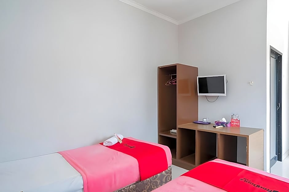 RedDoorz Syariah Near Tugu Dodol Kandangan