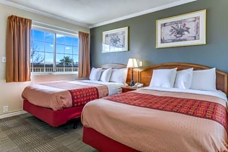 2 Double Beds Smoking
