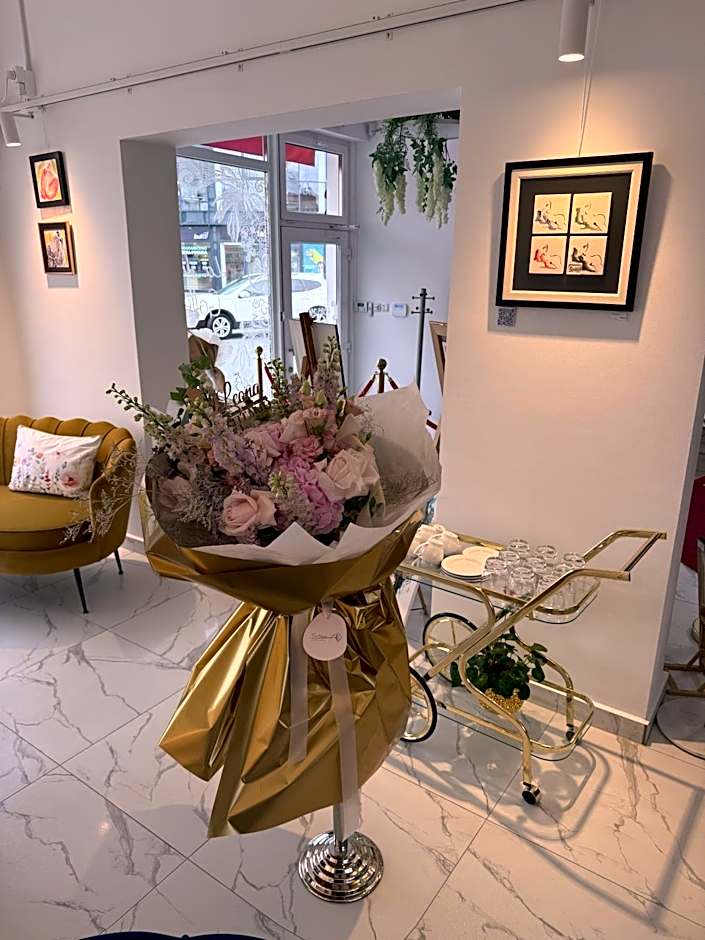 La Luna Premium Deluxe Apartment with Pool & Jacuzzi, Bikes and Covered Parking