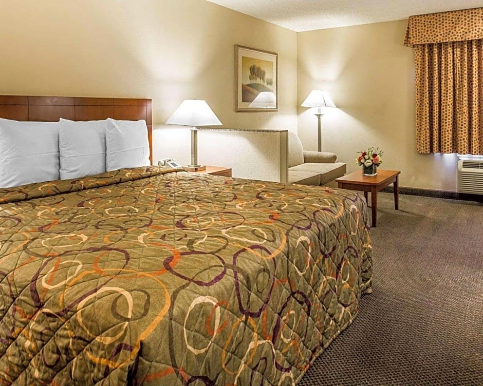 Rodeway Inn and Suites Bakersfield