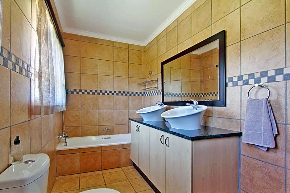 Monateng Safari Lodge