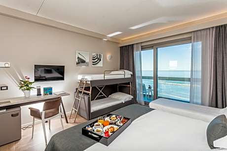 Family Room with Sea View