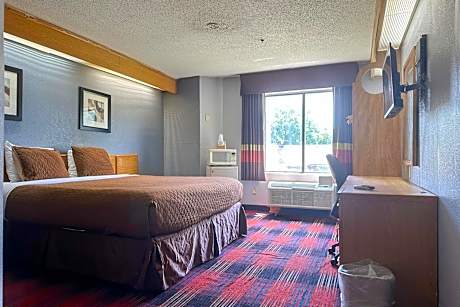 Queen Room - Accessible/Nonsmoking