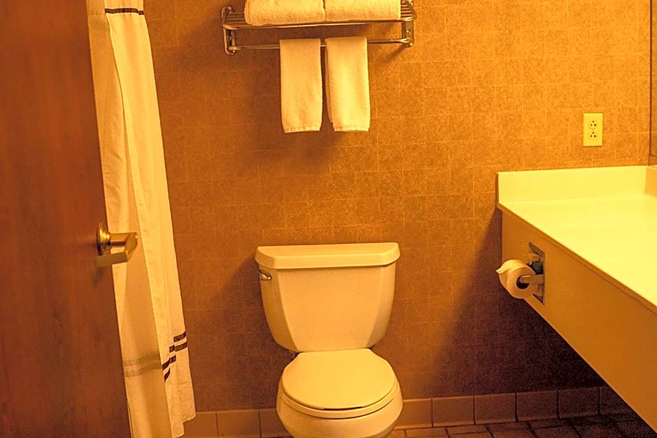 Hotel Topeka at City Center