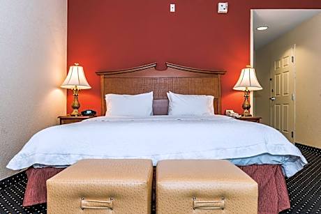 1 KING MOBILITY/HEARING ACC RI SHOWER NOSMOK