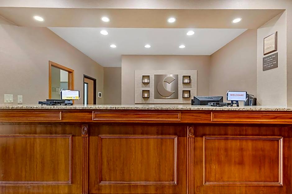 Comfort Inn & Suites East Moline near I-80