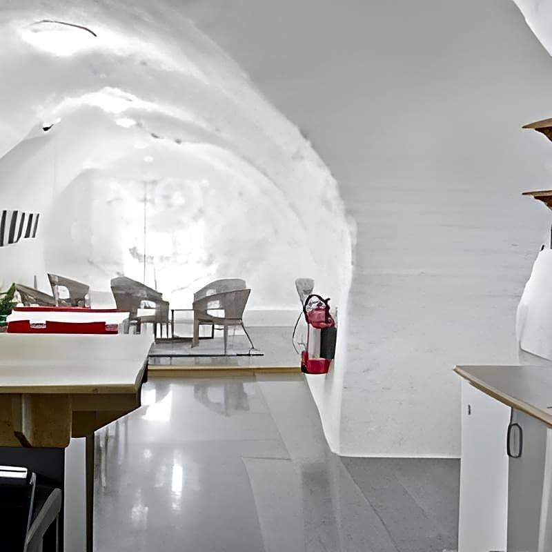 RAMILTON Old Town Hostel