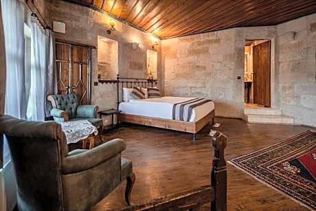 Deluxe Double Room (2 Adults + 1 Child)