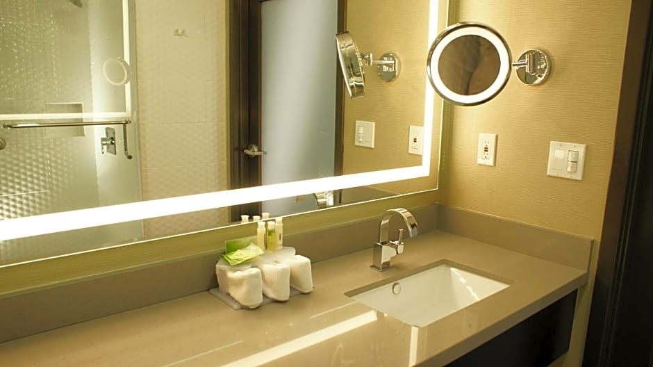 Holiday Inn Express Hollywood Walk of Fame By IHG