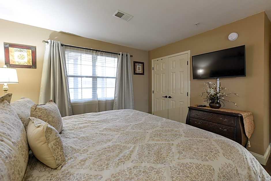 Luxury Condos at Thousand Hills - Heart of Branson - Beautifully remodeled - Spacious and Affordable