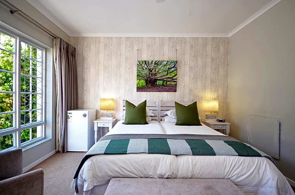 Lodge on Main Guest House and Conference Centre
