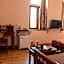Hotel Arya Niwas