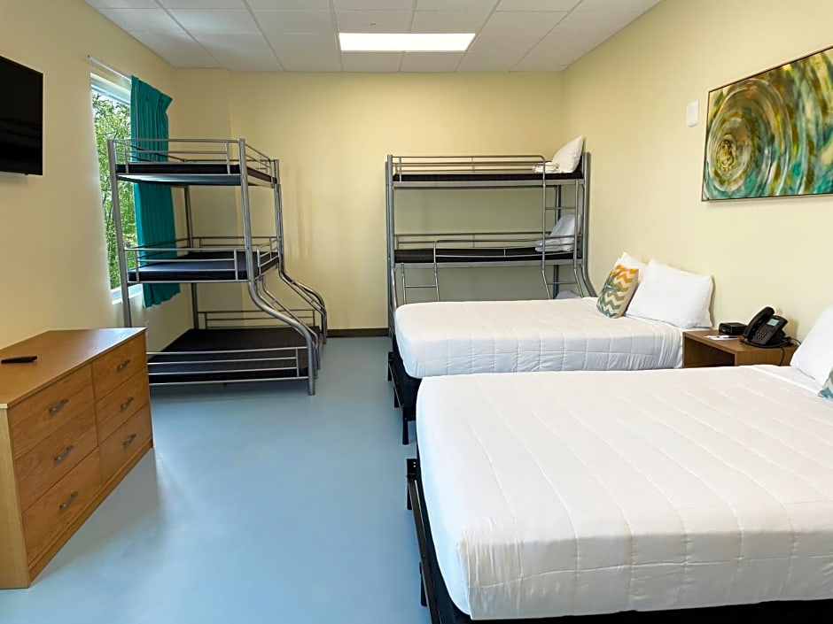 Travelodge by Wyndham Panama City Beach / Beachfront