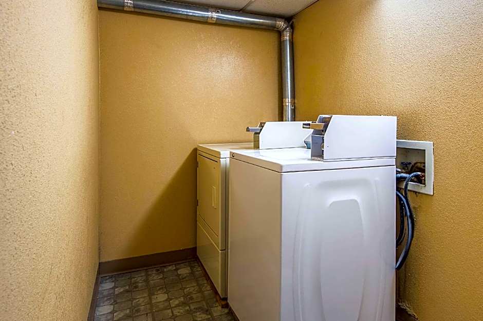 Econo Lodge Junction City I-70 Near Fort Riley