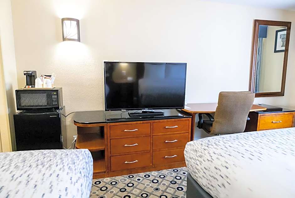 Baymont by Wyndham College Park Atlanta Airport South