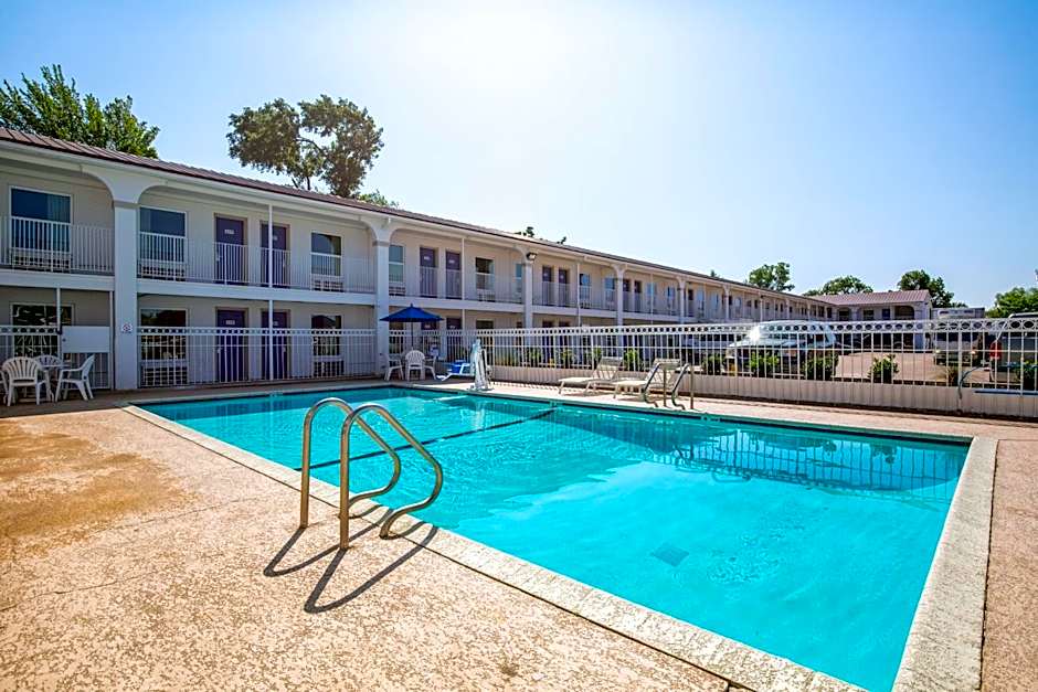 Studio 6-Bryan, TX - University Area