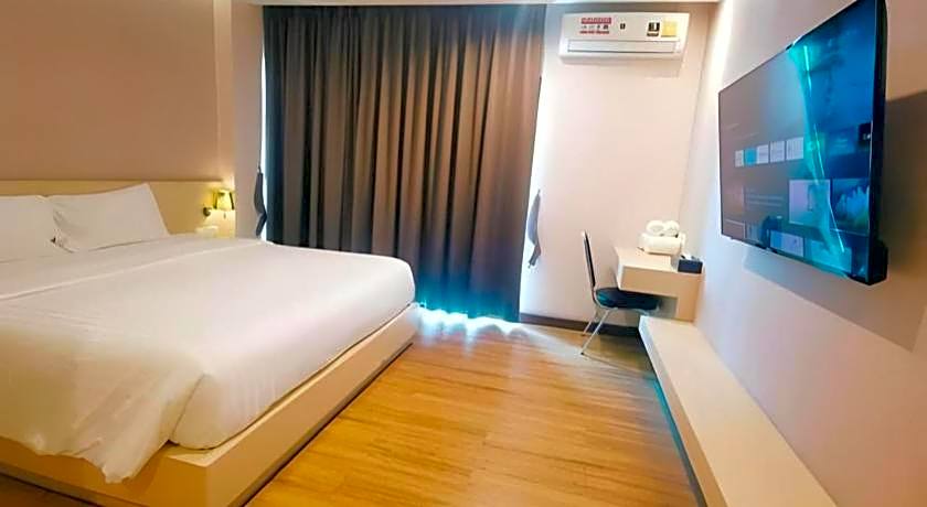 L Hotel
