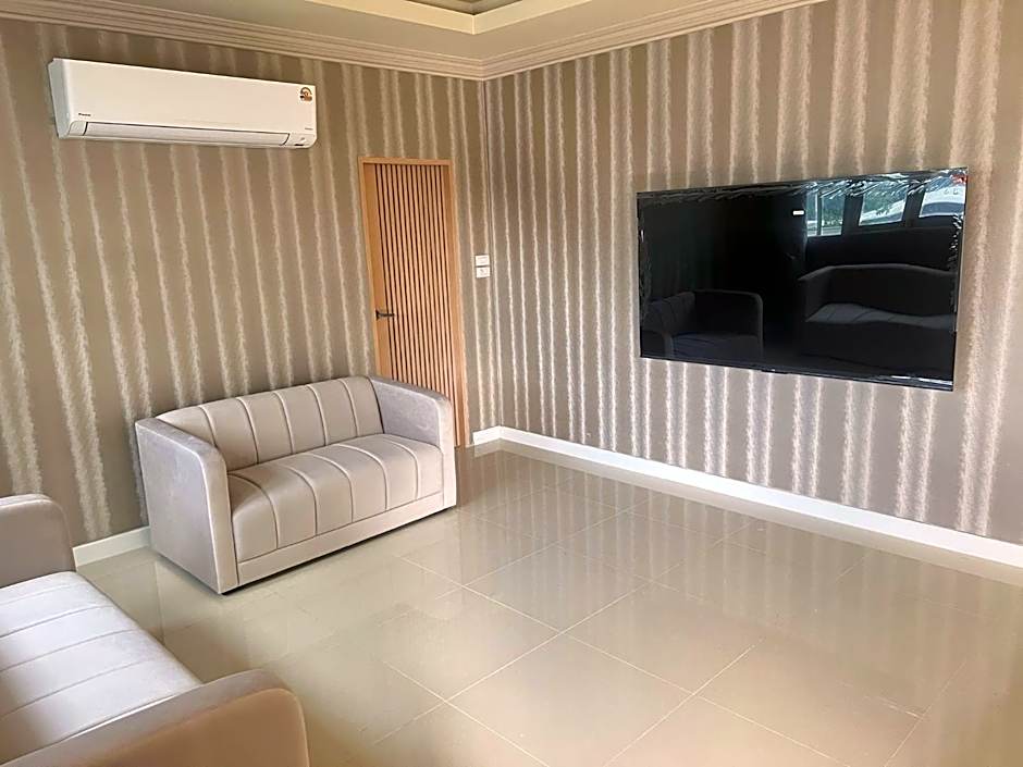 V20 Boutique Jacuzzi Hotel