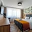 Hotel Mazurkowa & Wesela & Imprezy & Konferencje Jelenia Góra, obok restauracja Mazurkowa Chata
