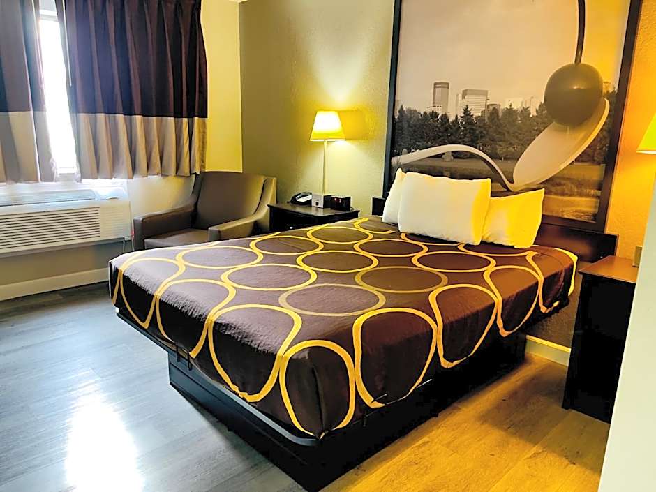 Super 8 by Wyndham Shakopee