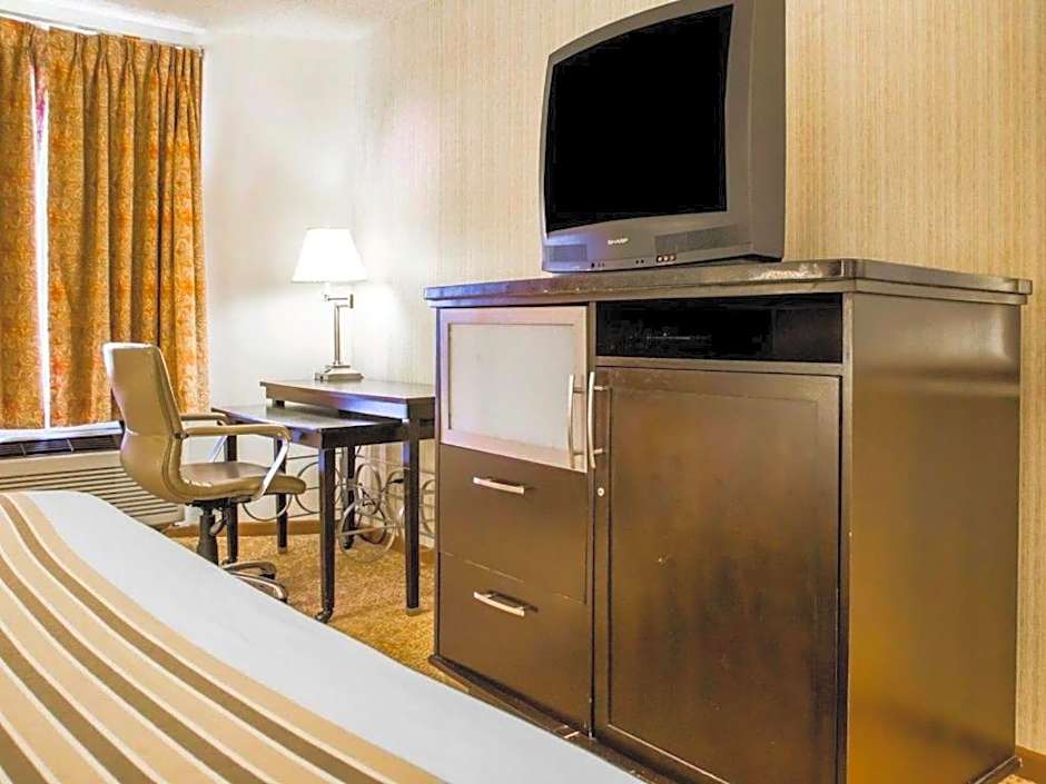 Econo Lodge Inn & Suites Stevens Point