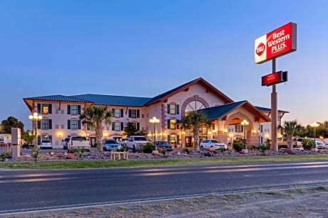 Best Western Plus Swiss Chalet Hotel & Suites
