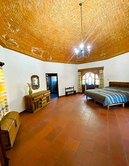 Residencia estilo Californiana Jardín de los Soles
