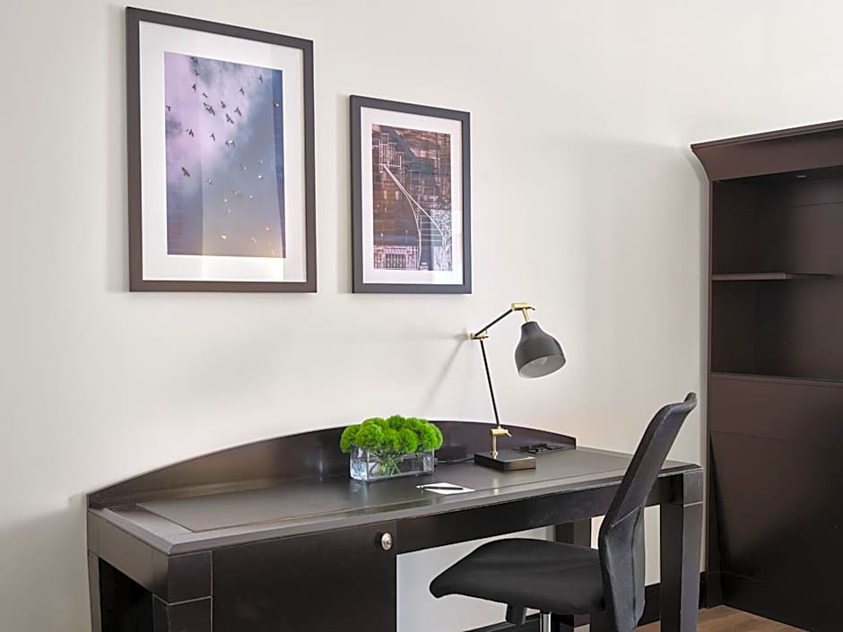 Le Place d Armes Hotel Suites