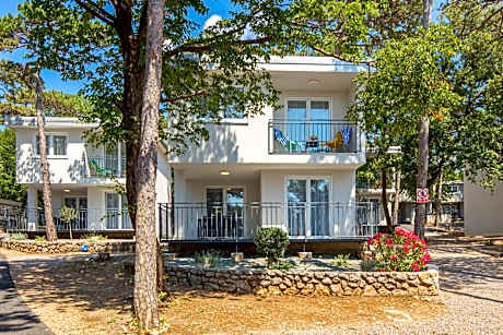 Holiday Homes Oštro