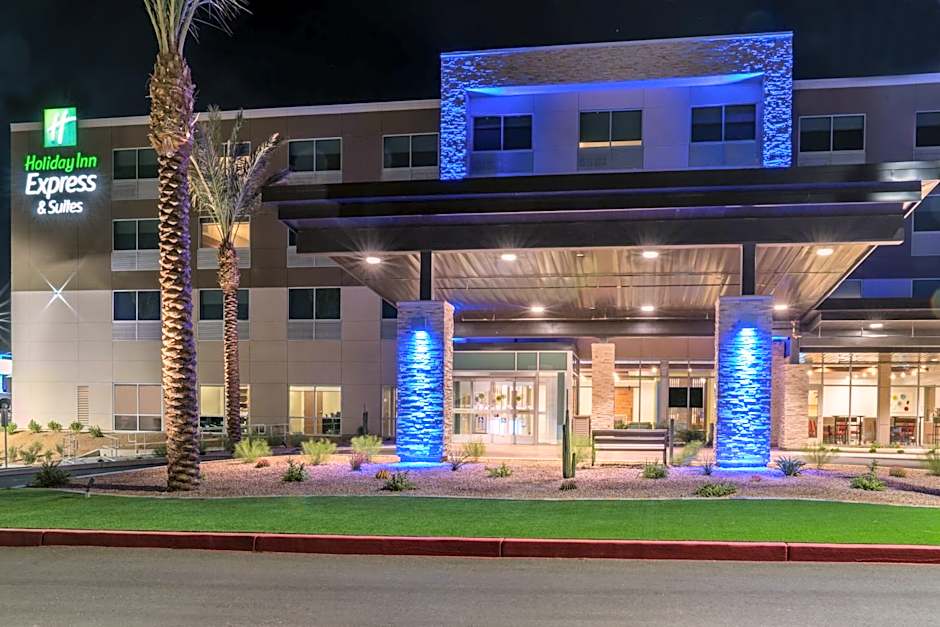 Holiday Inn Express and Suites Lake Havasu London Bridge By IHG