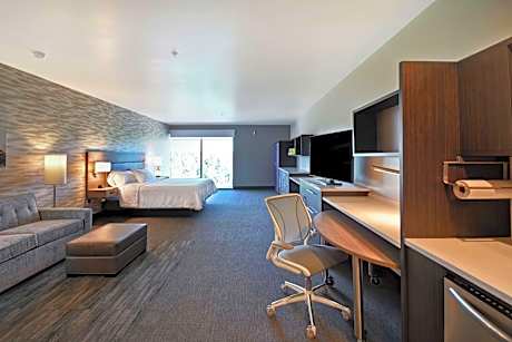 Premium King Studio Suite - Non-Smoking