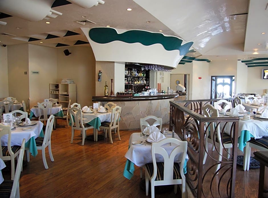 Porto Novo Hotel & Suites