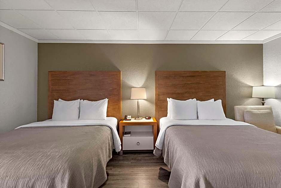 Quality Inn & Suites Green Bay Downtown
