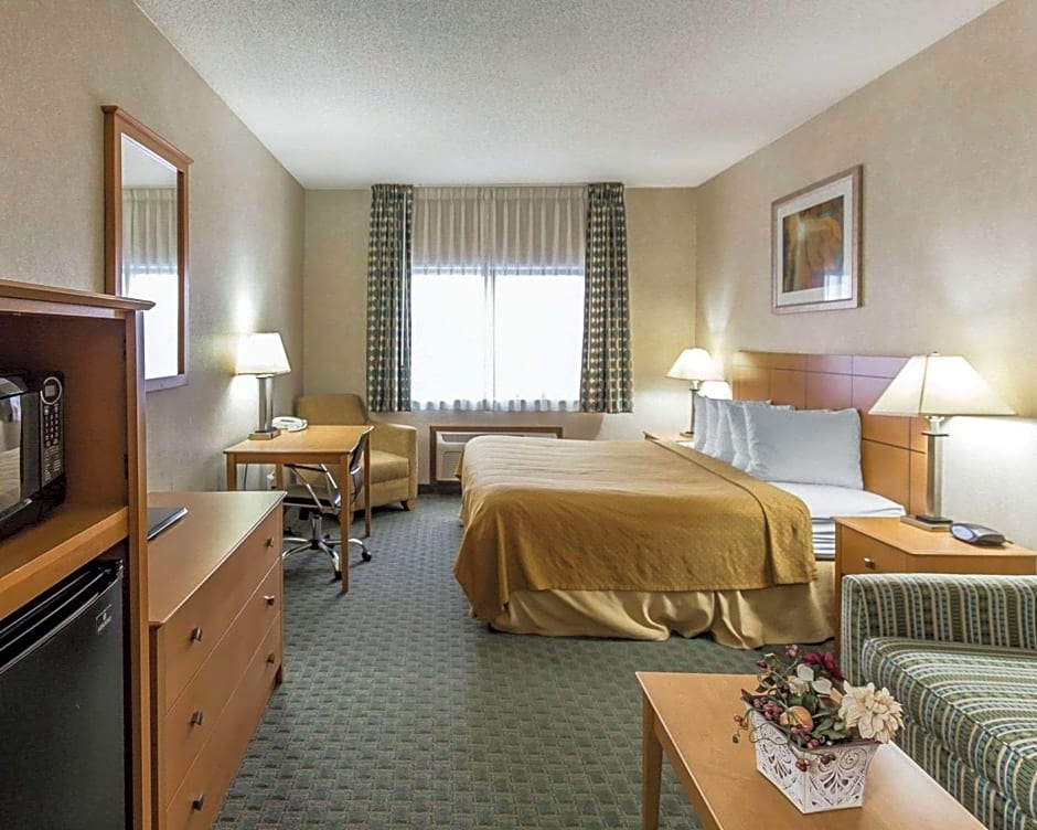 Quality Inn at Collins Road - Cedar Rapids